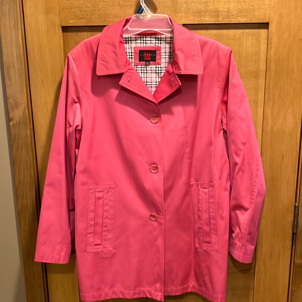 Gallery Large woman’s Pink Rain Jacket w/ front pockets plaid interior